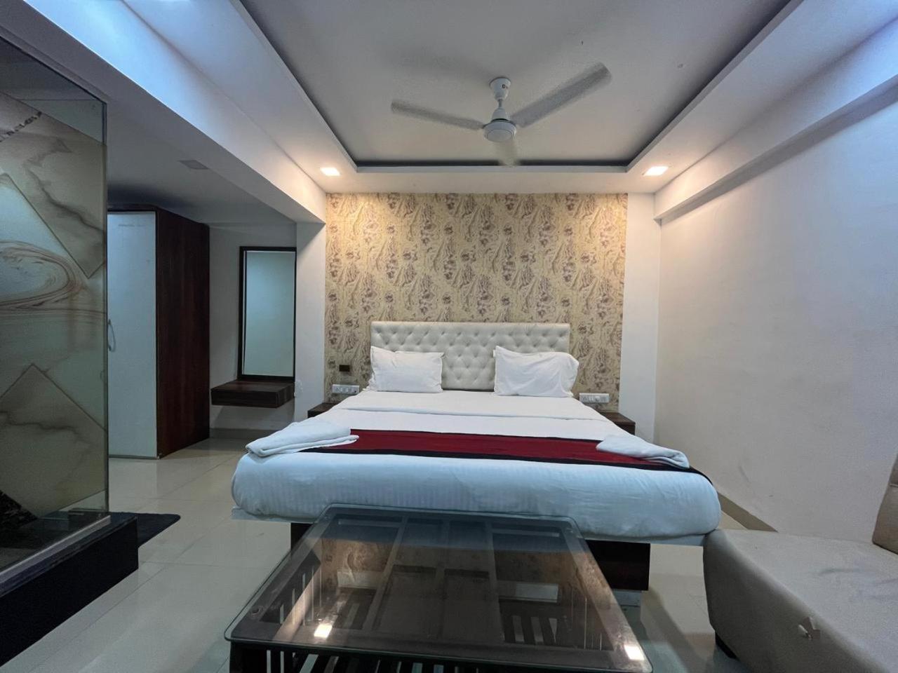Arsh Executive Inn Dive Extérieur photo