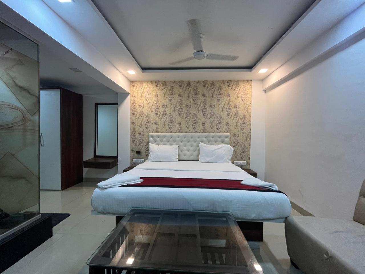 Arsh Executive Inn Dive Extérieur photo