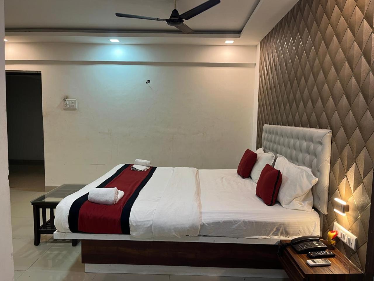 Arsh Executive Inn Dive Extérieur photo